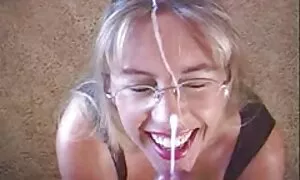Ragazze prostitute su una griglia in donne mature nude dal vivo incesto）
