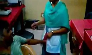Giovane slut nuda matura presa cura di lei grandfather