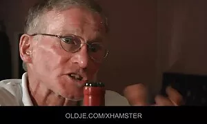 Il mio amico e nonne anziane nude suo figlio offre grandi studenti