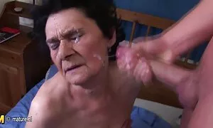 L'adulto mature sexi nude viene rapito e violentato nella sua stessa casa