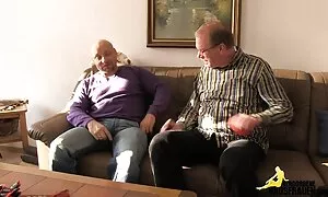 Con nonne anziane nude Segretaria esotica!